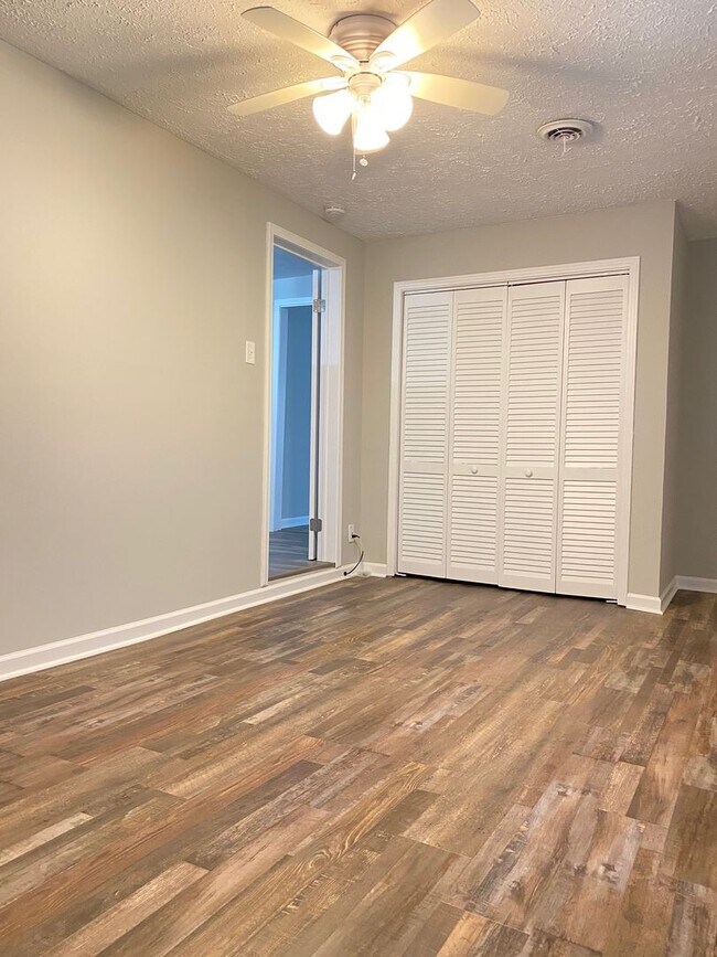 Building Photo - Quiet Country Living on 1 Acre in Murfreesboro! - 3br 2ba