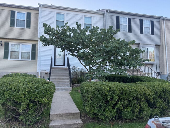 Building Photo - 1913 Newhaven Dr