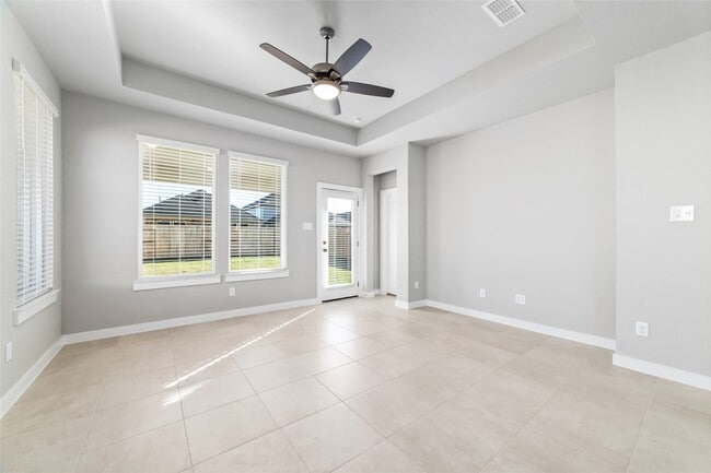 Building Photo - 7246 Clearwater Cv Dr