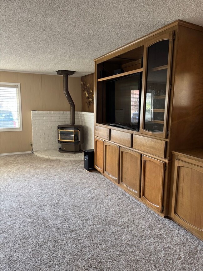 Building Photo - AVAILABLE NOW