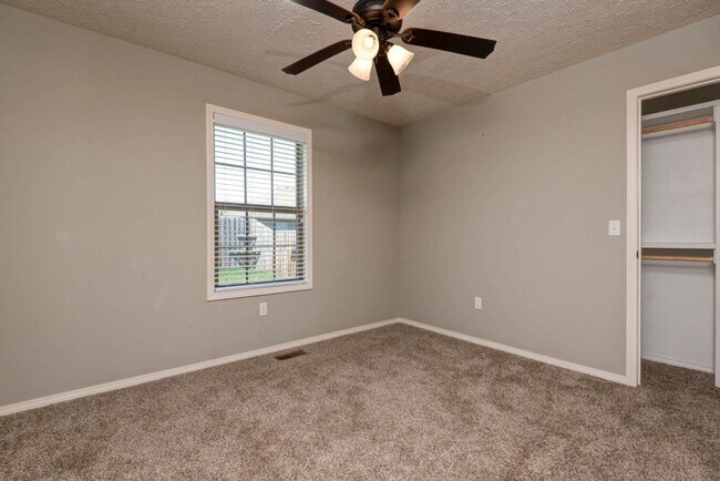 Building Photo - Republic Schools - Gorgeous 3 Bed 2 Bath 3 Car Garage For Rent!