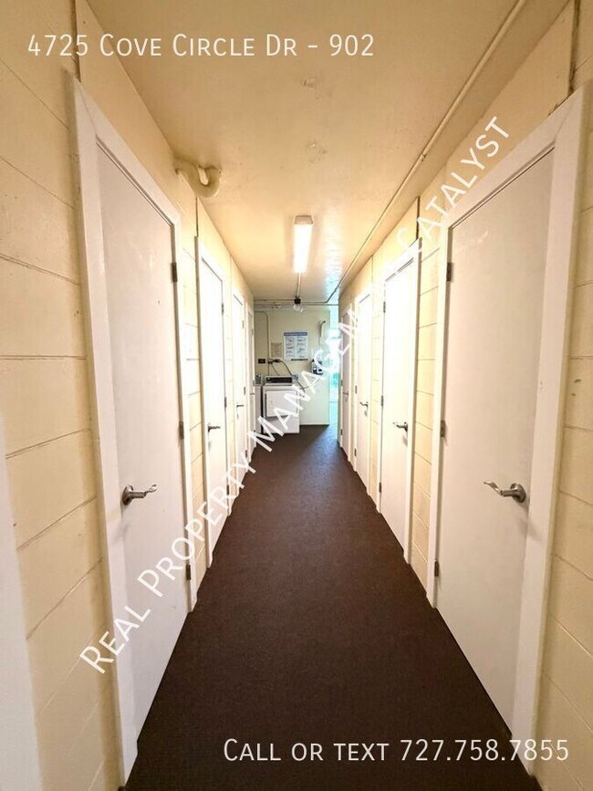 Building Photo - 4725 Cove Cir