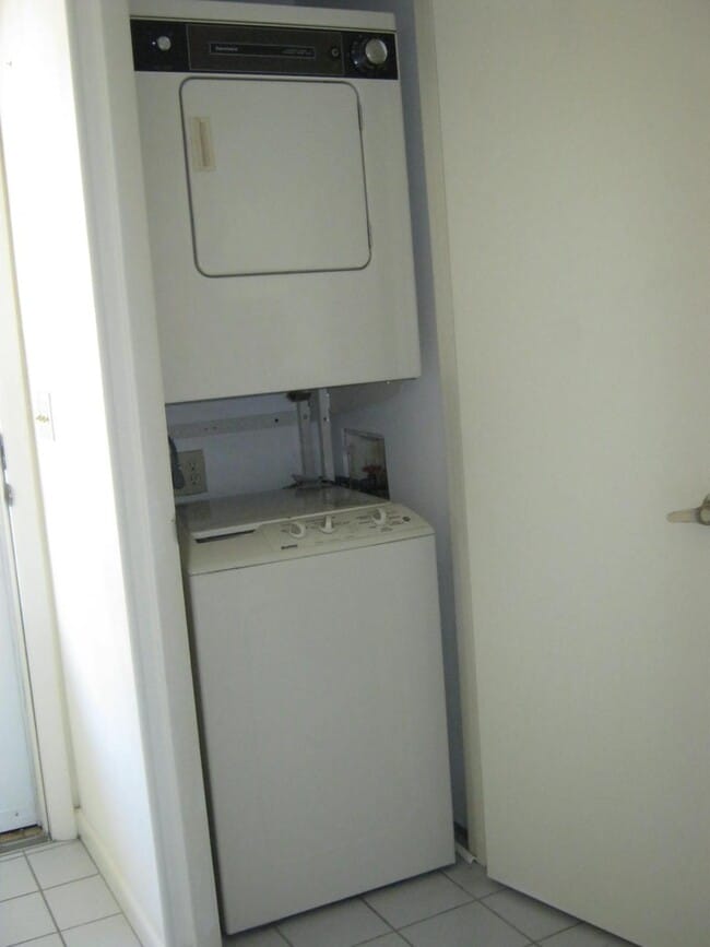 Building Photo - 2440 SE Ocean Blvd