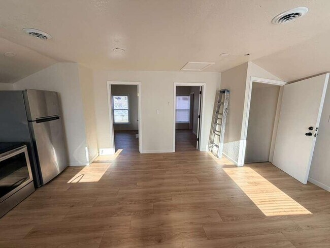Building Photo - 653A W Bruce St - ?? EKO Homes | 2Bed, 1bath