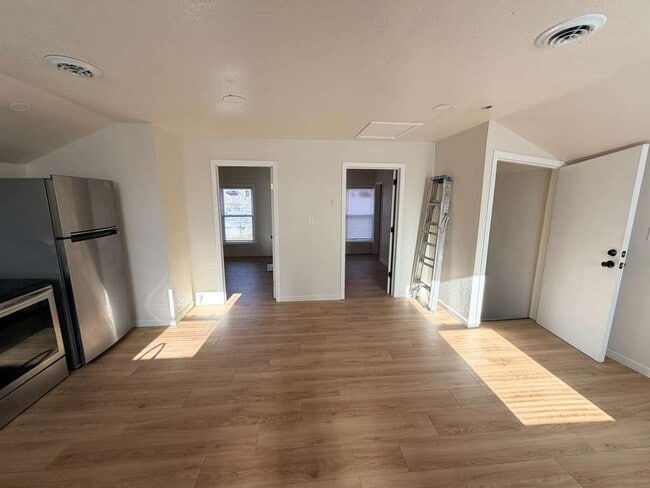 Building Photo - 653A W Bruce St - EKO Homes | Fully Renovated 2 bedroom Unit for Rent