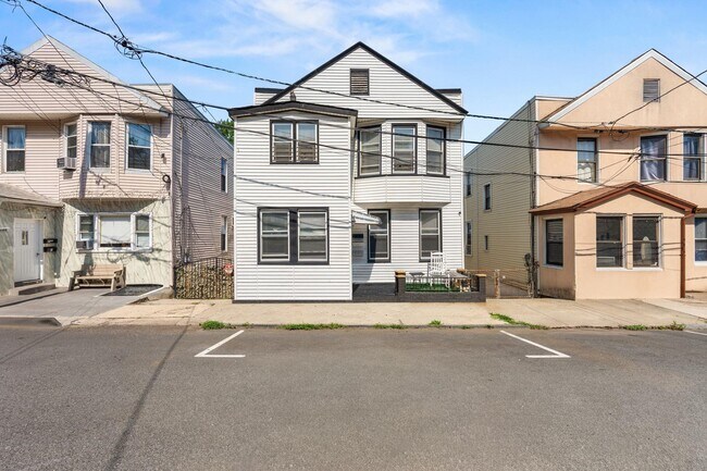 Building Photo - 8511 Smith Ave