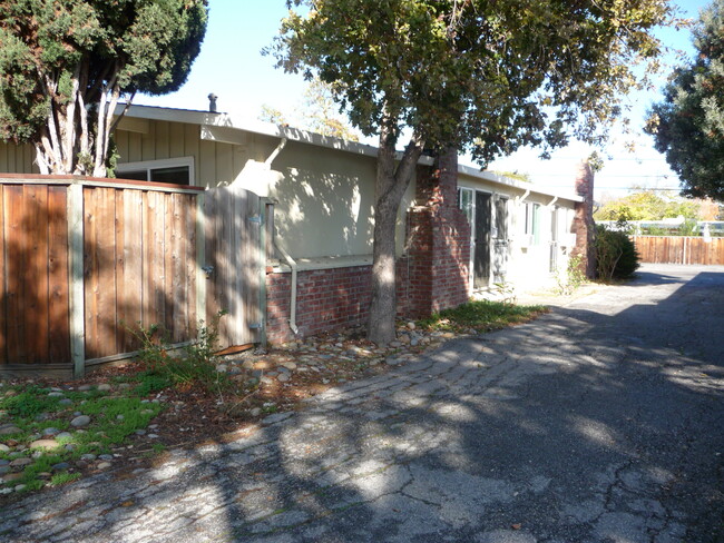 Front view of the building - 3123 Alma St