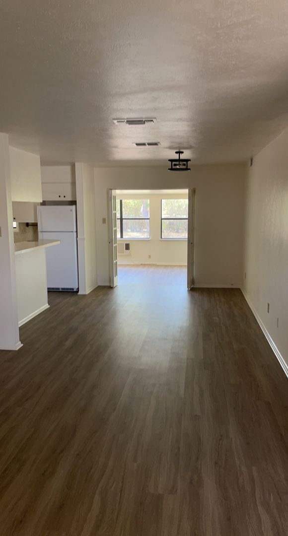 Building Photo - 129 Crestwood Dr