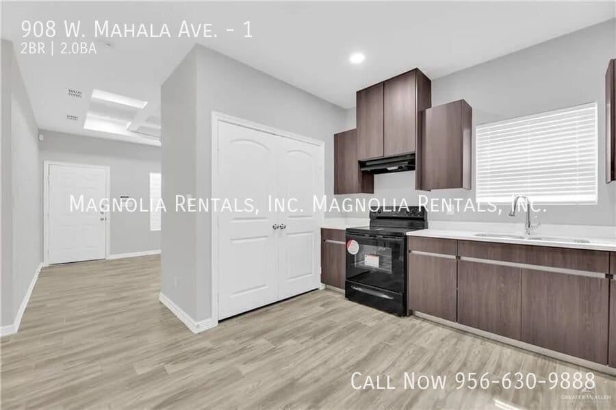Building Photo - 908 W Mahala Ave