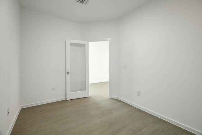 Building Photo - 519 Louis Ln