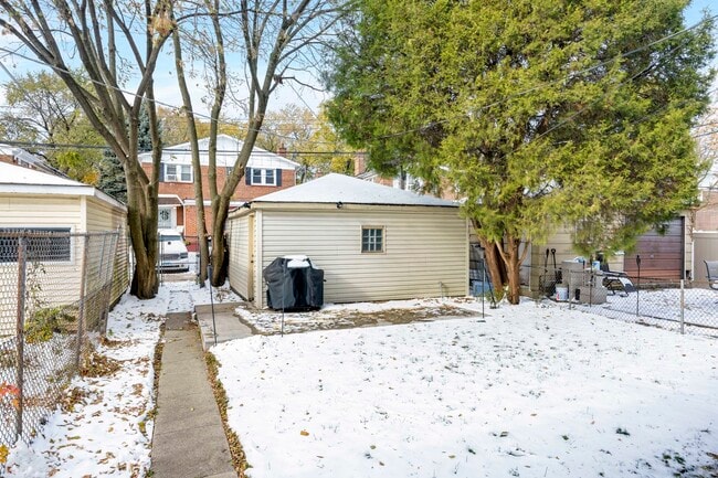 Building Photo - 8040 S Harvard Ave