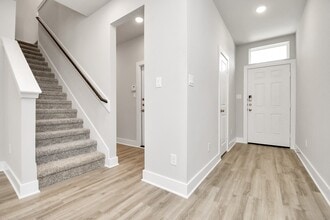 Building Photo - 21034 Shore Oak Dr