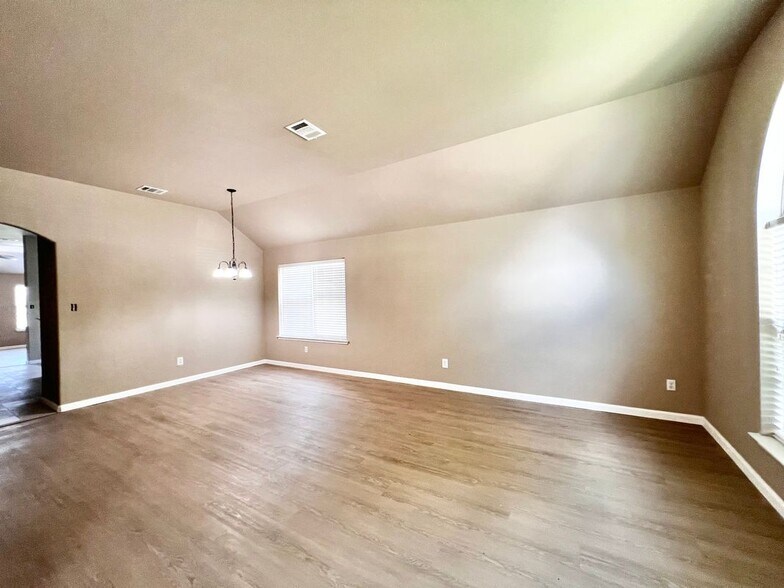 Building Photo - 2513 Slalom Dr