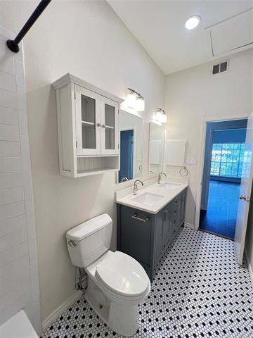 Building Photo - 10432 High Hollows Dr