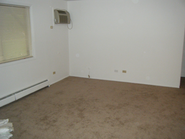 Building Photo - 547 Brookside Dr