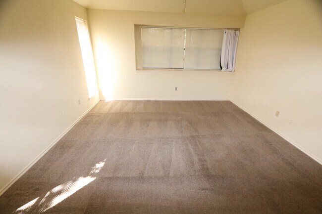 Building Photo - 10031 Red Wolf Ln