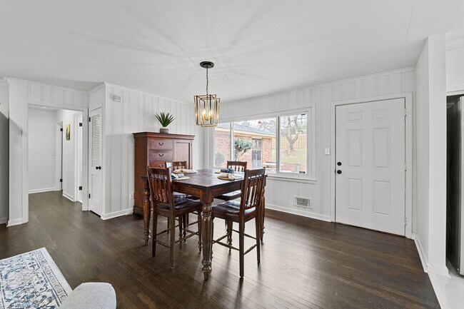 Building Photo - 743 Lancaster Rd