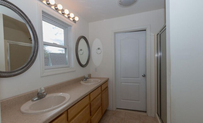 Building Photo - 14 Rowland St