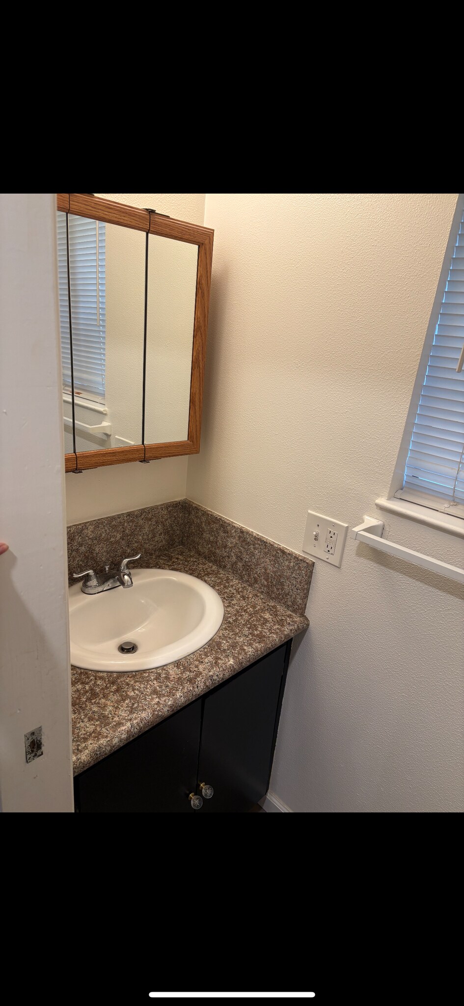 Half bathroom sink - 303 Roundtree Ct
