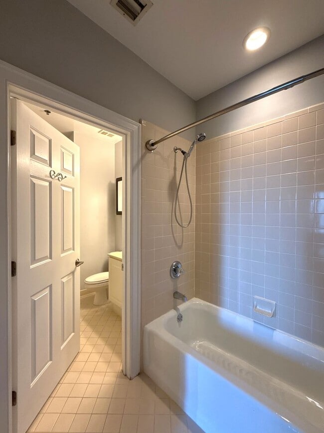 Building Photo - The Ivey's