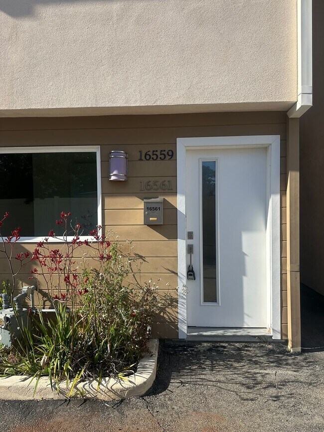Building Photo - 16561 Vine Ter