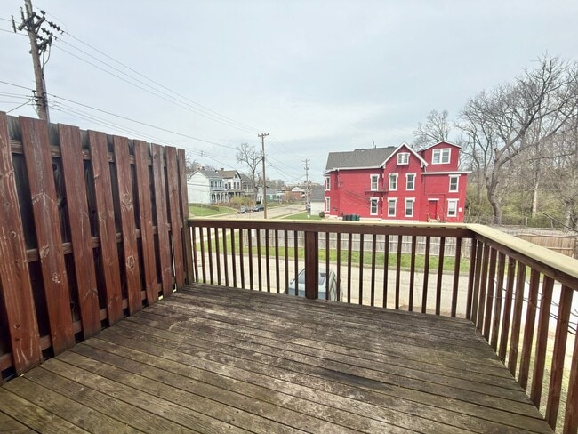 Building Photo - 3-bedroom, 2-bathroom home located in Cincinnati offering a functional layout and practical ameni...