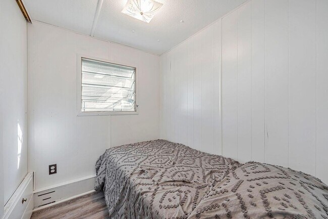 Building Photo - 14556 Glenview Dr