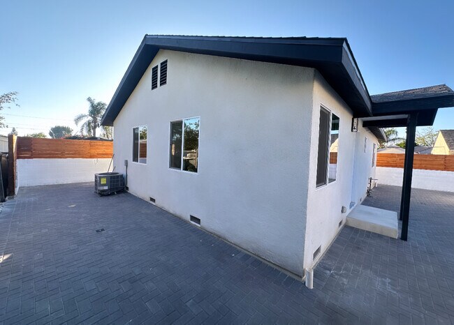 Building Photo - 10207 Bartee Ave