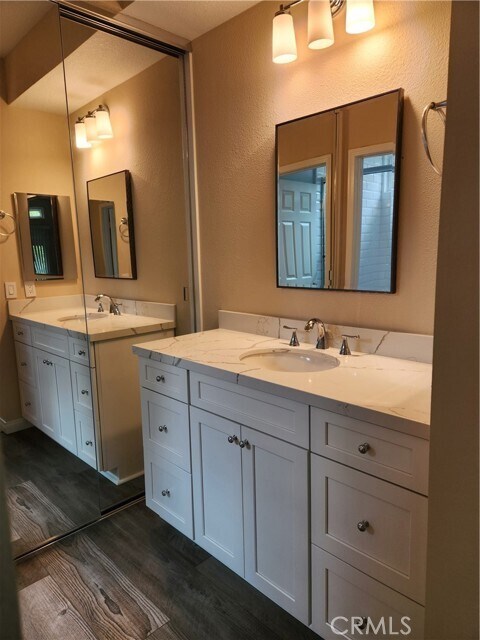 Building Photo - 28193 Via Luis