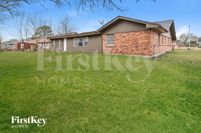 Building Photo - 4303 Trail Lake Dr