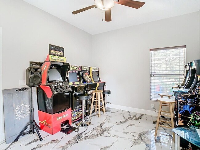 Building Photo - 16829 Midsummer Ln