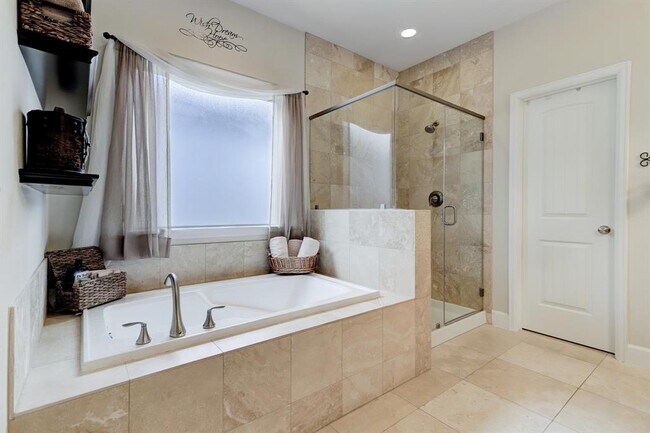 Building Photo - 5805 Larkin St