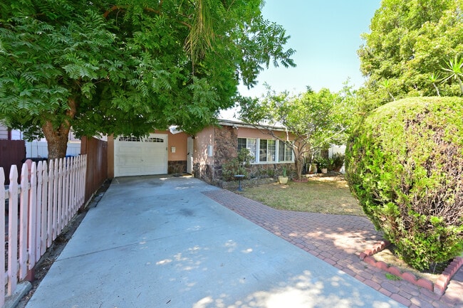 Primary Photo - 326 E Olive Ave