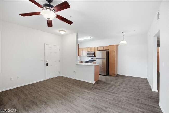 Building Photo - 2291 W Horizon Ridge Pkwy