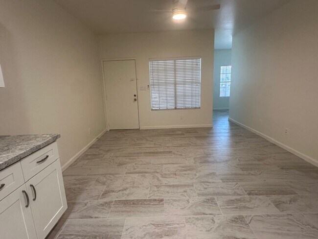 Building Photo - ELLIOT PLACE CONDOMINIUMS UPDATED/REMODELED GROUND FLOOR 1 BED PLUS DEN UNIT WITH 1 CAR GARAGE