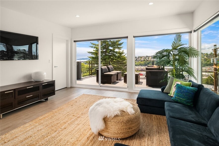 4th bedroom or office - 2210 12th Ave W