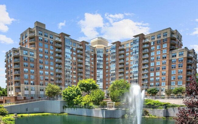 Building Photo - 11800 Sunset Hills Rd