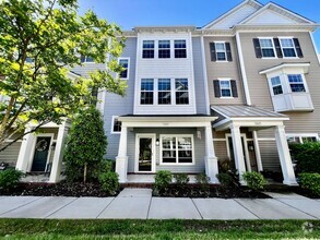 Building Photo - Spacious 3 story Bristol Floor plan in Spe...