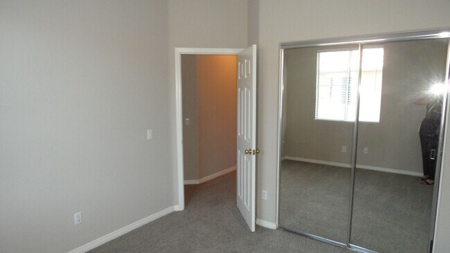 Building Photo - 33 Bonsall
