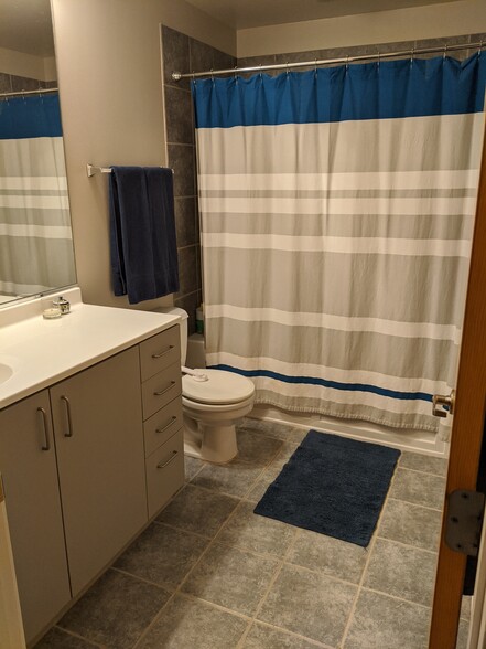 bathroom (1st floor) - 2201 W Wabansia Ave