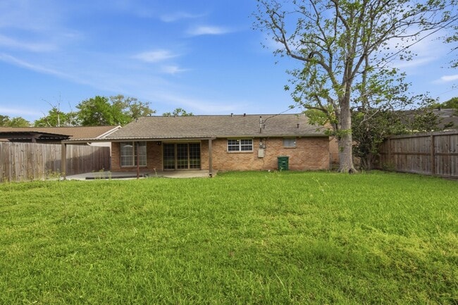 Building Photo - Charming 3BR House in Houston