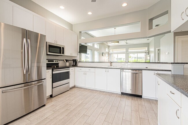 Building Photo - Beautiful 2-Bed Home, Dog Friendly & Resort-Style Amenities – Available for Annual Rental!