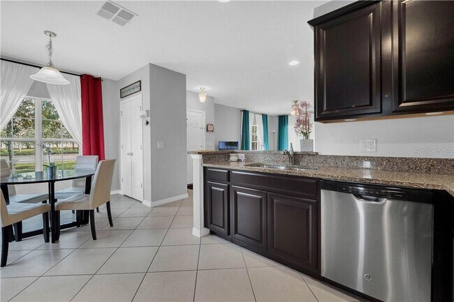 Building Photo - MOVE IN SPECIAL!!! Half A  MONTHS RENT!!!!...