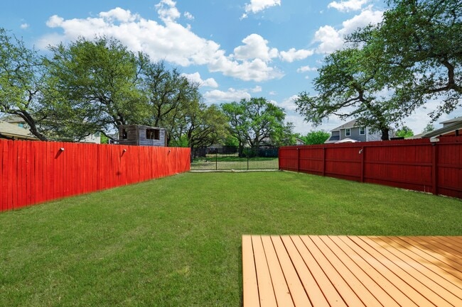 Building Photo - 5602 Chestnut Xing