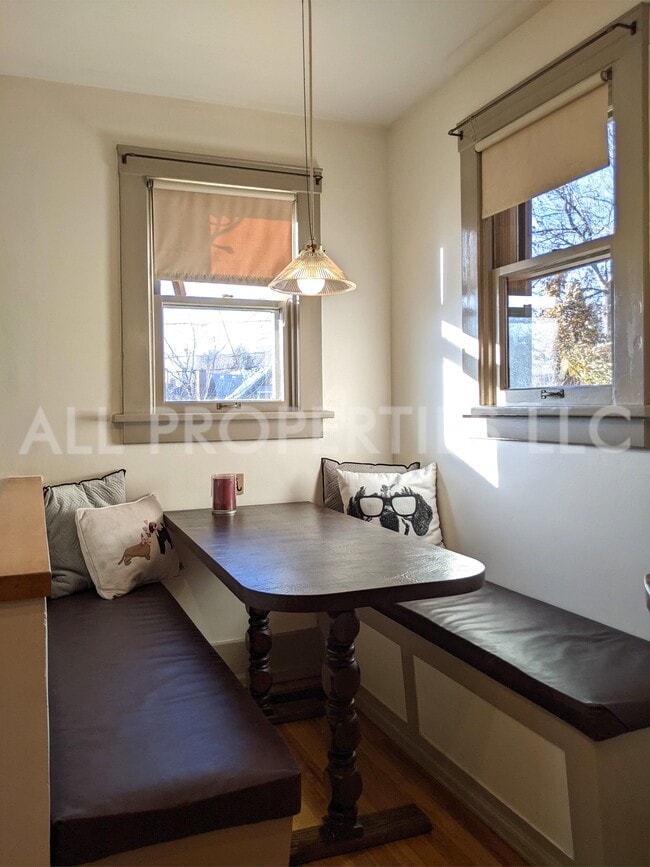 Building Photo - 557 S Race St
