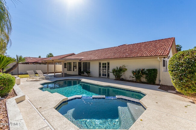 Building Photo - 9138 E Davenport Dr