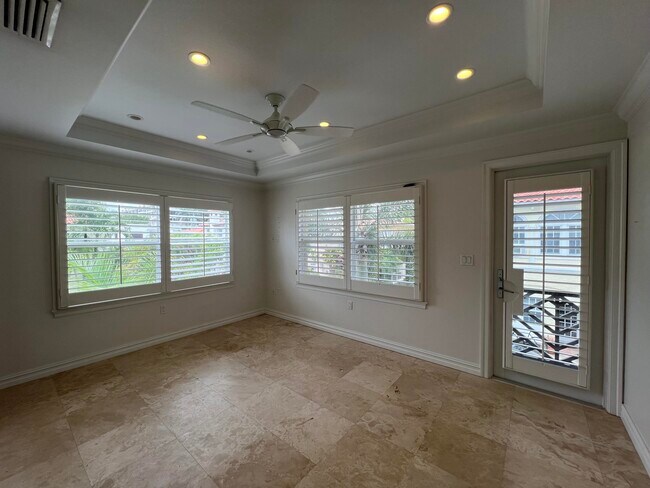 Building Photo - 252 Oleander Ave