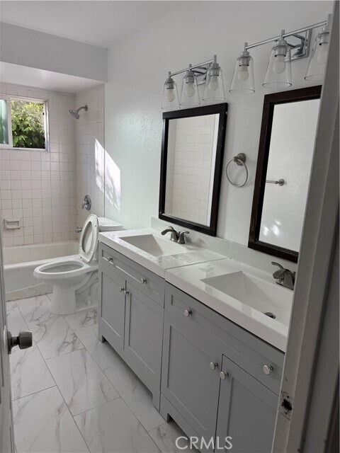 Building Photo - 1034 Avocado Ave