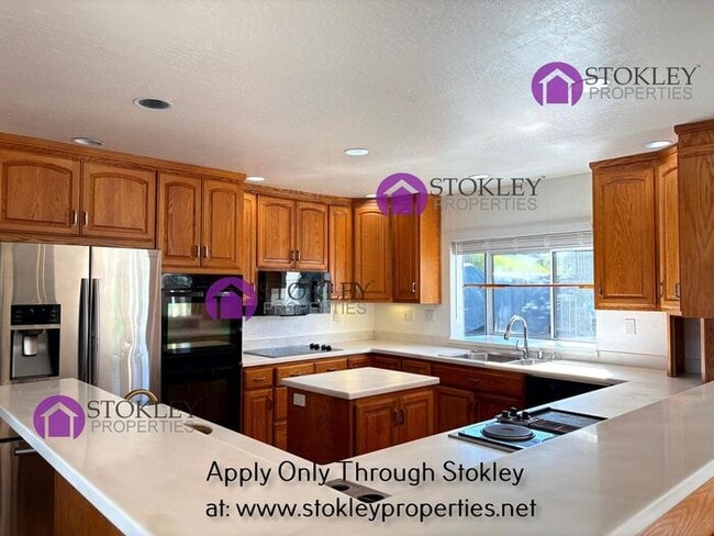 Building Photo - 790 Solana Dr