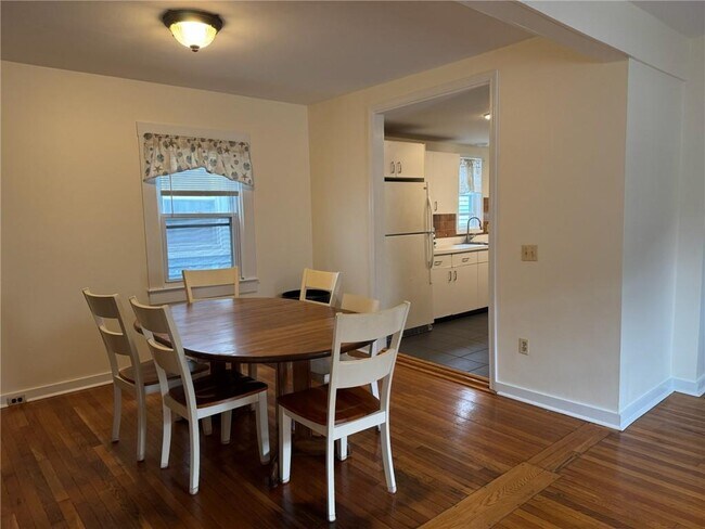 Building Photo - 23 Carey St